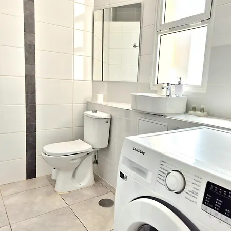 Light And Cosy In 100 Meters From The * Адехе